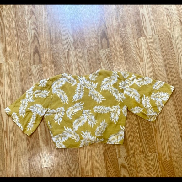 SOLD SOLD SOLD Palm print🏝 wrap crop small top - Picture 9 of 9